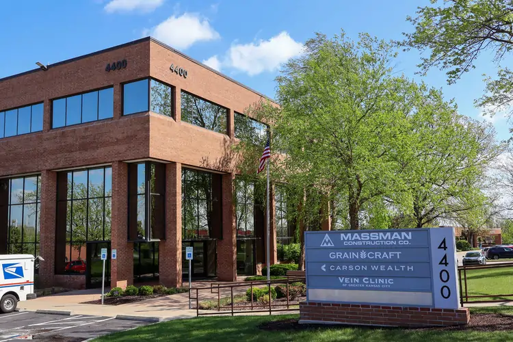 The Vein Clinic of Greater Kansas City's Overland Park, KS office location as seen from outside.